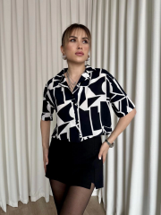 Siyah beyaz baskılı crop gömlek